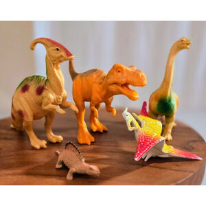 Vintage lot of dinosaurs plastic with Boley TM04 collectible Triceratops